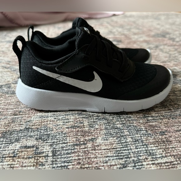 New! Toddler Nike Revolution Shoes (Size 10) - Picture 3 of 5